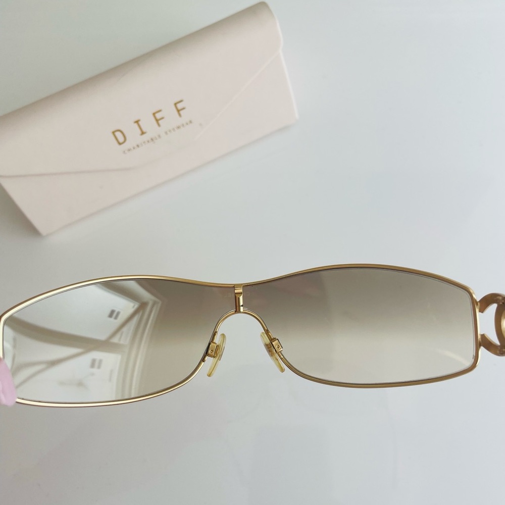 🌸SOLD🌸CHANEL AUTHENTIC Gold CC crystal sunglasses - Picture 10 of 16